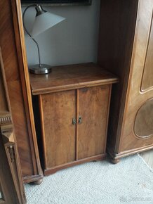 100 let starý starožitný skříňový šicí stroj BOBBIN - 8