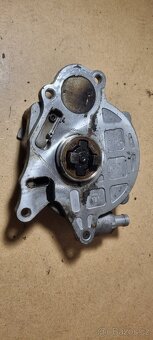 Různé náhradní díly z VW Passat B6 2.0 tdi 103 kw - 8