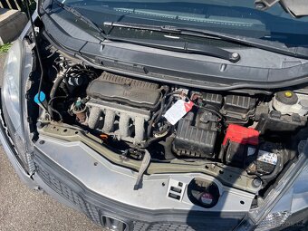 Honda Jazz 1,4 i-Vtec 73kW Havarované - 8