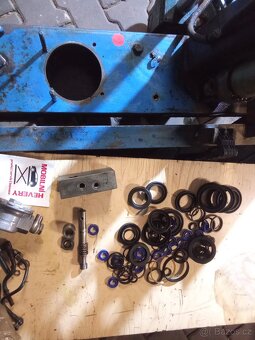 Nůžkový zvedák do 2t - 8