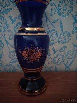 Modrá skleněná váza s vzorem - 8