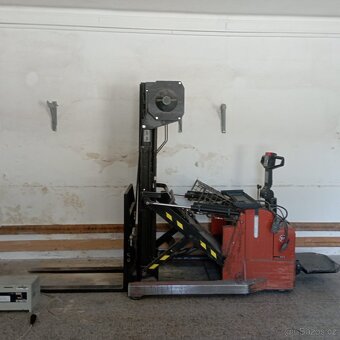 Ruční vysokozdvižný elektrický vozík BT RWE 120 - 8