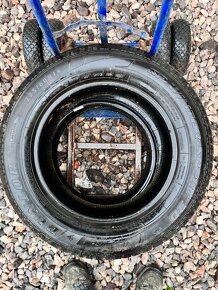 2ks 225/60 R16 zimní pneu Dunlop - 8.5mm jak nové 2018 - 8