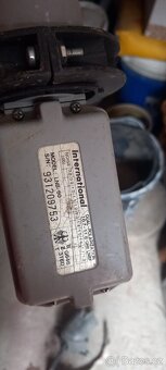 Starý elektro jistič a další elektro - 8