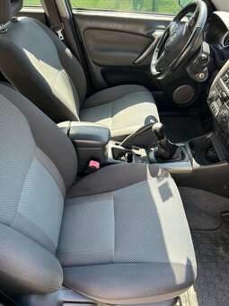 Toyota RAV 4 2.0i - 8