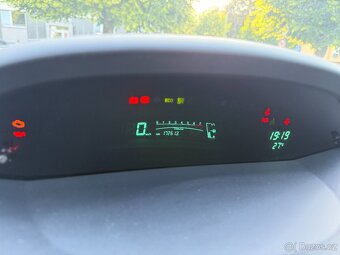 Prodám vozidlo Toyota Yaris, benzín 1,33, 6. stupňová MP - 8