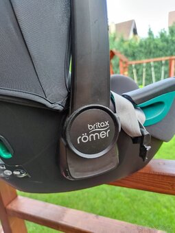 Britax Römer Baby-Safe 3 i-Size – TOP STAV - 8
