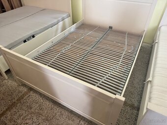 Hezká bílá postel-letiště IKEA HEMNES 140x200 - 8