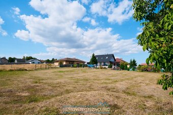 Stavební pozemek 1168 m2 u Příbrami krásný výhled, sítě na h - 8