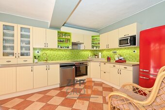 Prodej rodinného domu o rozloze 213 m², ulice Svárov, Velké  - 8