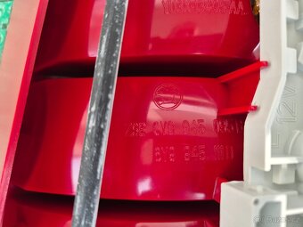 Škoda Fabia světlo pravé + levé zadní  6Y9945095 - 8