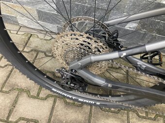 Horské elektrokolo Cube- rám XL - bat. 750wh - 8