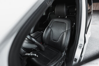 Mercedes-Benz V trieda V250 d lang Avantgarde AMG Line DPH - 8