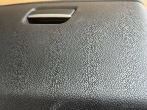 Kastlík u spolujezdce BMW 1 (e87) - 8