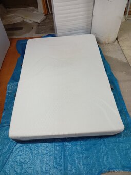 Prodám krásnou sendvičovou matraci 140 x 200 cm. - 8