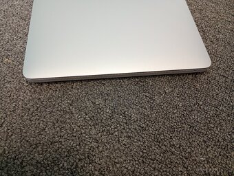 MacBook PRO 13 palců Apple M1 chip 8 GB RAM 256 ssd 120cykl - 8
