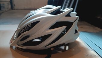 Prilba MET VELENO - 8