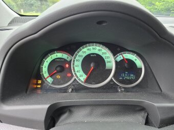 Toyota Corolla Verso, 2005, 1,6VVTi 81kW, ČR, klimatizace - 8