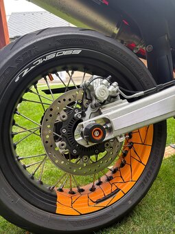 KTM SMC 690 R 2024 - 8