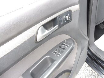 Volkswagen Touran 2.0TDi 140PS HIGHLINE/7MÍST - 8