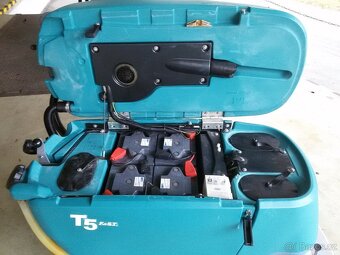 Podlahový mycí stroj Tennant T5 Disk 80 s vlastním pojezdem - 8