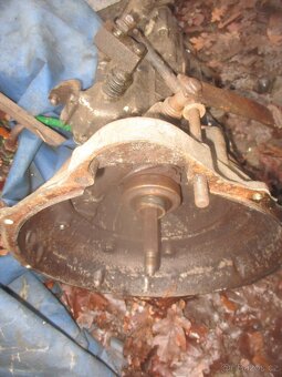 převodovka,diferenciál a hydraulické čerpadlo Multicar M 25 - 8