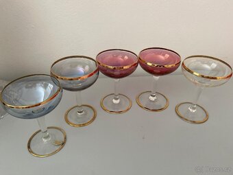 skleničky s barevnými kalichy - 8