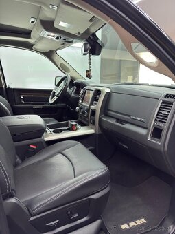 Prodám Dodge RAM 1500 LARAMIE 4x4 2018 Top stav - 8