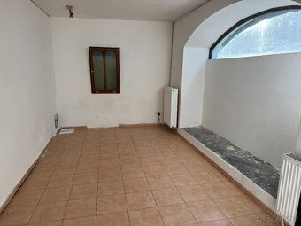 bývalá součást hradu - dům - 8