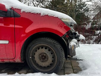 Prodám havarovaný Renault Clio Grandtour 1.2 benzín (55 kW), - 8