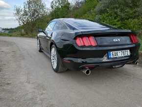 Prodám Ford Mustang GT manuál - 8