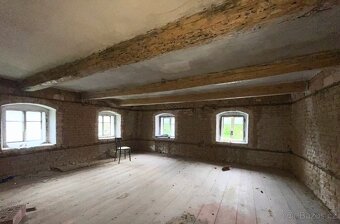 Prodej rodinného domu před rekonstrukcí v obci Víska, s poze - 8