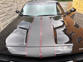 Dodge Challenger - 8