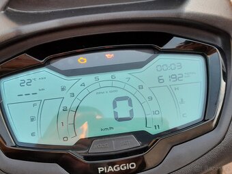 Piaggio Beverly 300i HPE, 2023, TOP stav, 6000km - 8