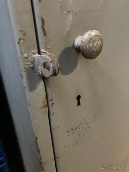 Trezor dvouplášťový starší s podstavcem za 3.000 kč - 8