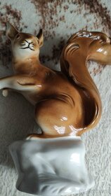Socha. soška, figurka - veverka Royal Dux - 8