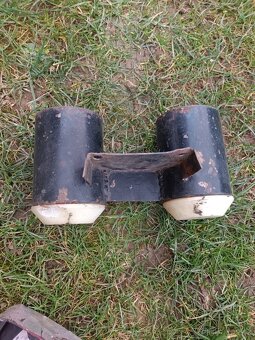 Držáky na Tacho+ Část zadního Světla Jawa - 8