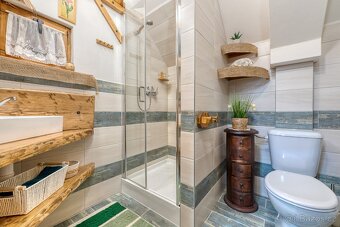 Prodej domu s jedinečnou atmosférou ve Všechlapech - 8