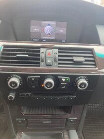 BMW E60 520i - Manual - 8