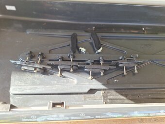 Střešní box THULE, 320 l - 8