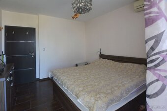 Prostorný apartmán 2kk s výhledem na bazén, jen350m od pláže - 8