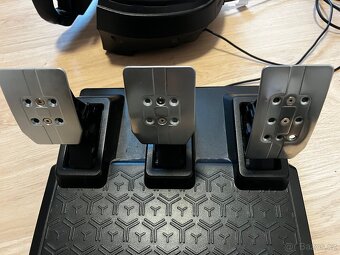 Thrustmaster T300 + pedály - 8