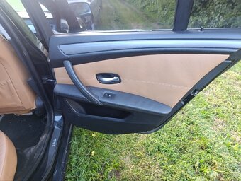 BMW E60 interiér - 8
