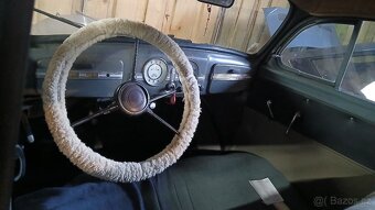 Moskvič 401 - 8