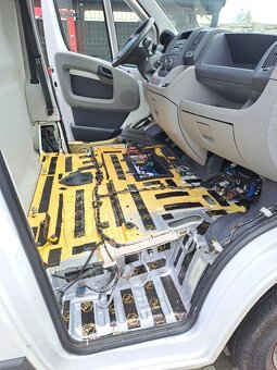 Obytná dodávka Peugeot 3.0 HDI 116KW, r.v.2011, naj. 109tkm - 8