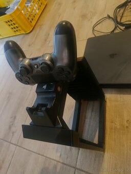 PLAYSTATION 4 + DOKOVACÍ STANICE+DUALSHOCK - 8
