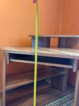 Rohový PC stůl – elegantní a praktický - 8