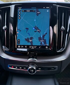 Volvo XC60, VOLVO XC60 B4 D PLUS DARK - 8