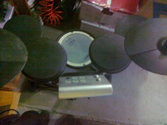 elektronická bicí souprava Roland - 8