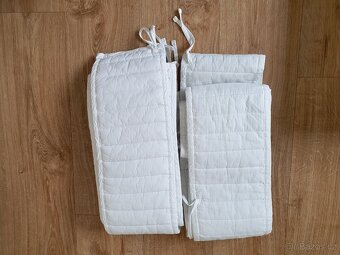 Dvě IKEA postýlky SNIGLAR a příslušenství - 8